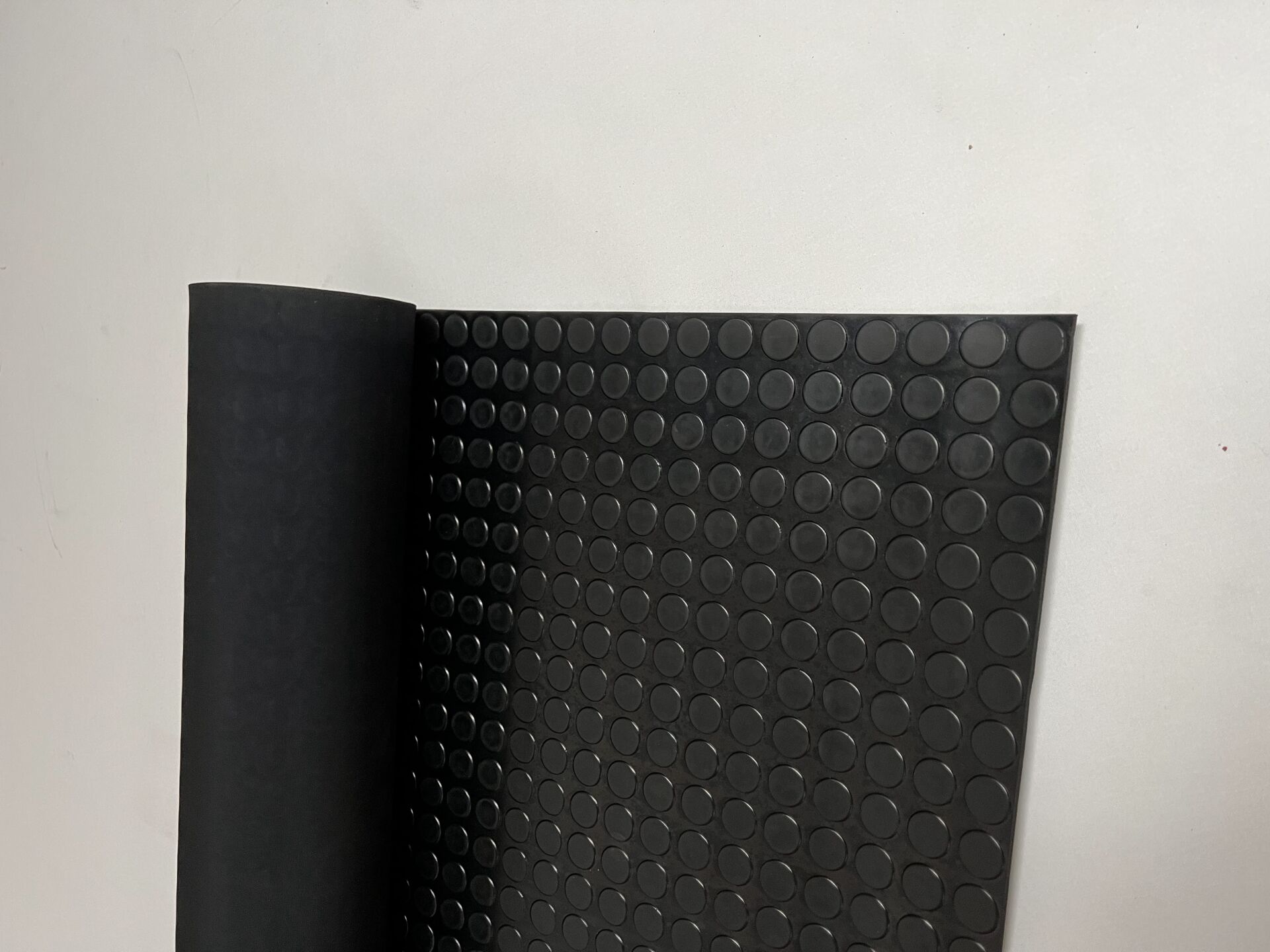3 Mm Puanlı Siyah Lastik Levha (En: 1,20 Metre x Boy: 1 Metre)